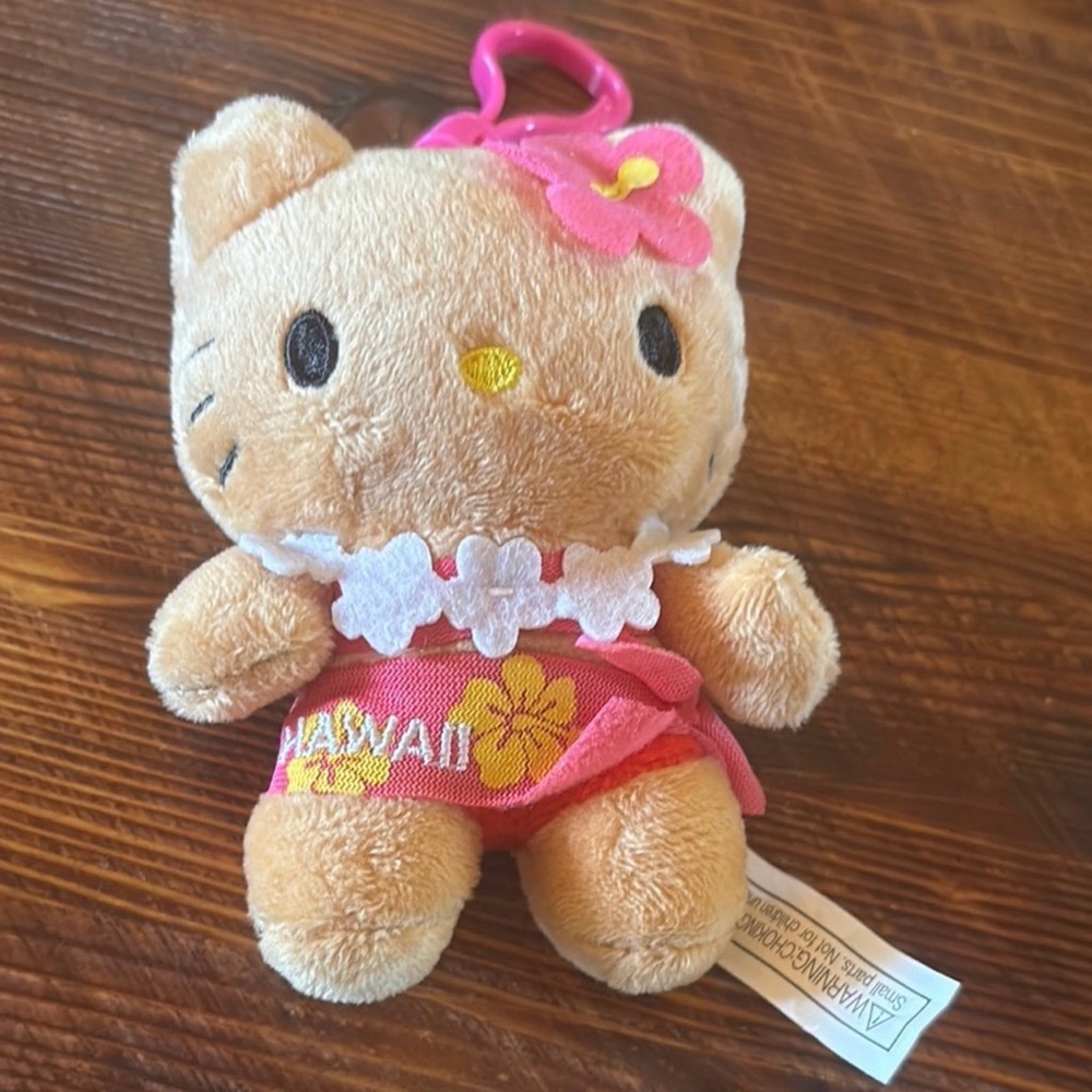 Tan Hello kitty Hawaii plush keychain (sarong) NWT